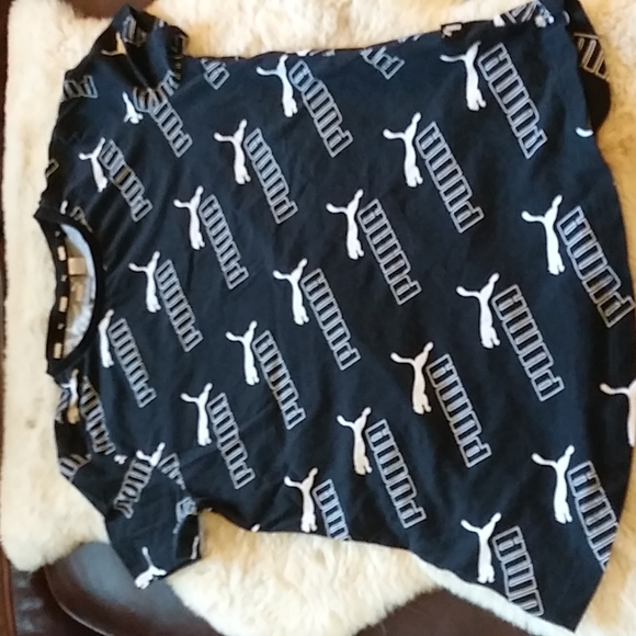 EUC. Puma t-shirt size medium black and white logo. - Picture 2 of 5